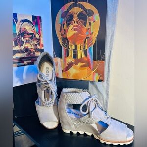 Sorel Light Gray Lace-Up Wedge Sandals:GC